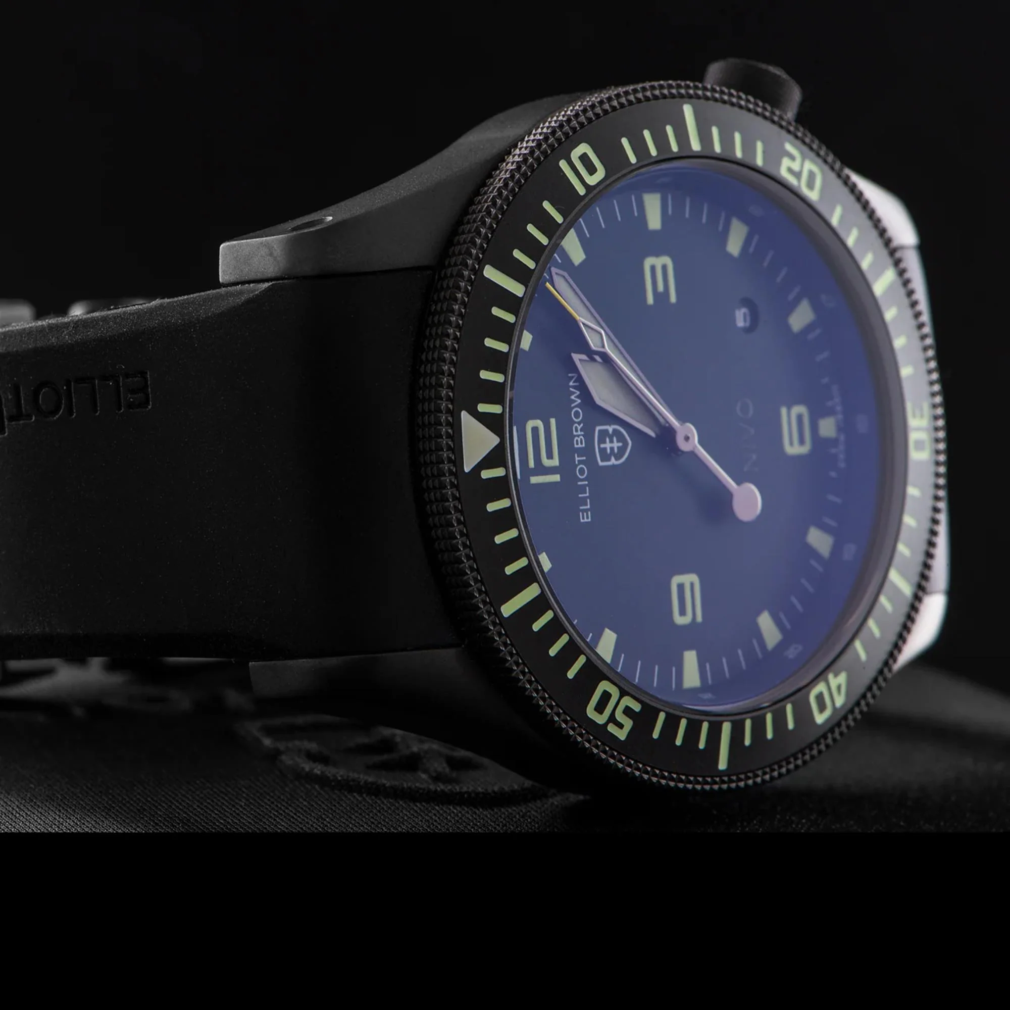 Elliot Brown Holton Nivo Quartz Black Dial Rubber Strap Men's Watch 101-003-R02 - Image 10