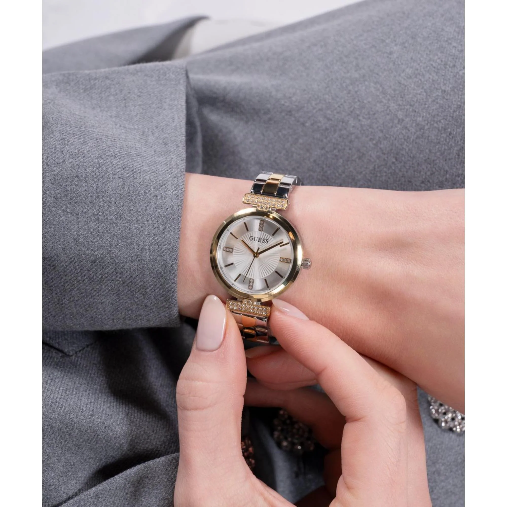Guess Array Silver Dial Stainless Steel Strap Women's Watch GW0762L5 - Image 5