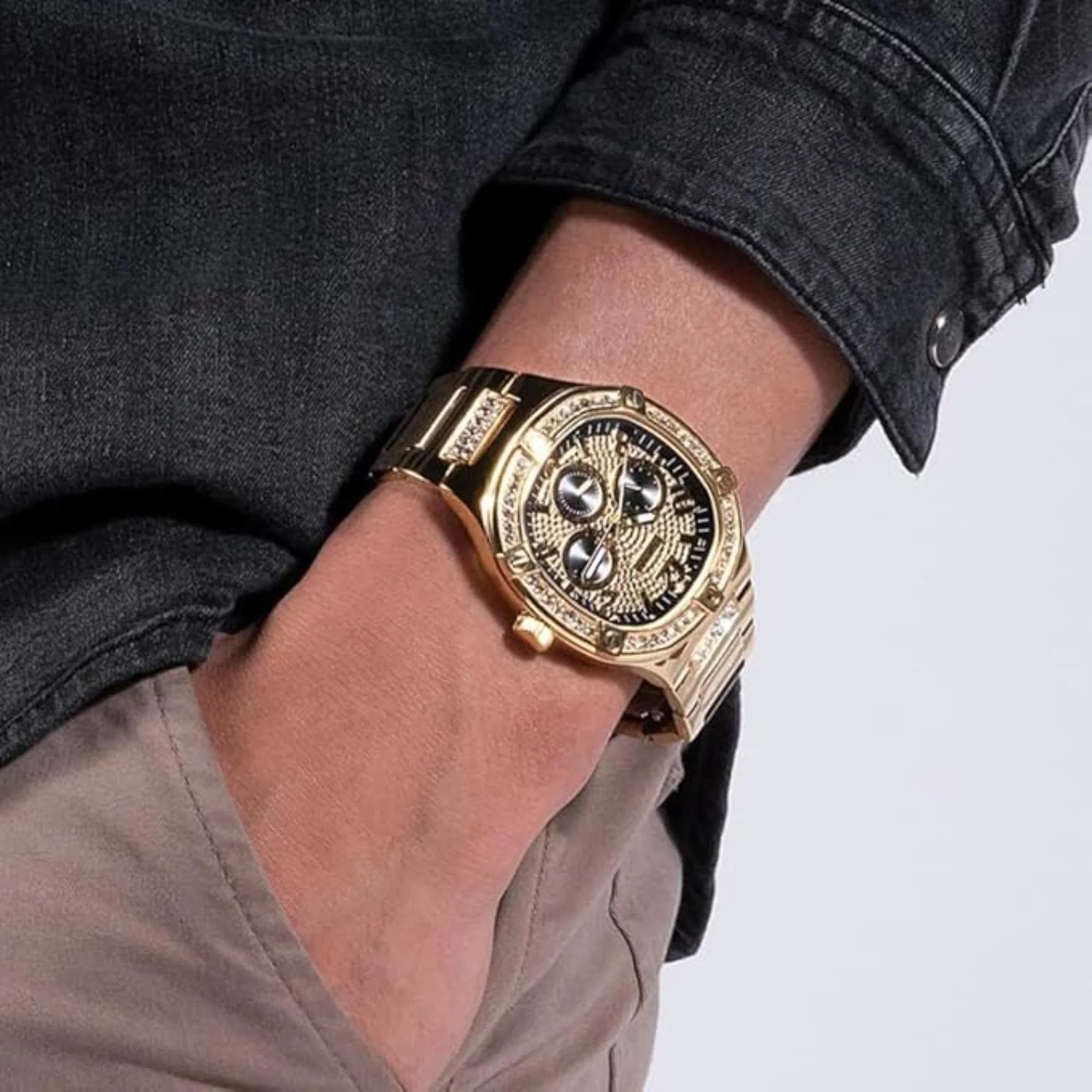 Guess Men's Black and Gold Crystal Dial Gold Tone Stainless Steel Bracelet Watch GW0576G2 - Image 6