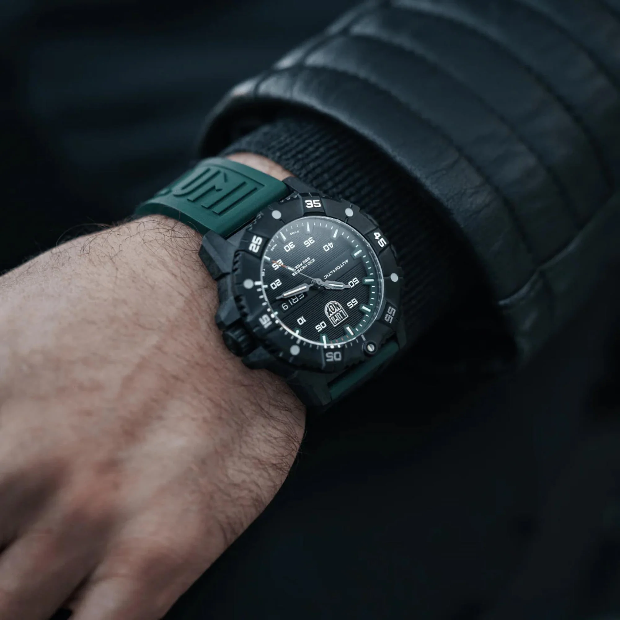 Luminox Master Carbon Seal 3860 Series Automatic Grey Dial Green Rubber Strap Men's Watch XS.3877 - Image 11