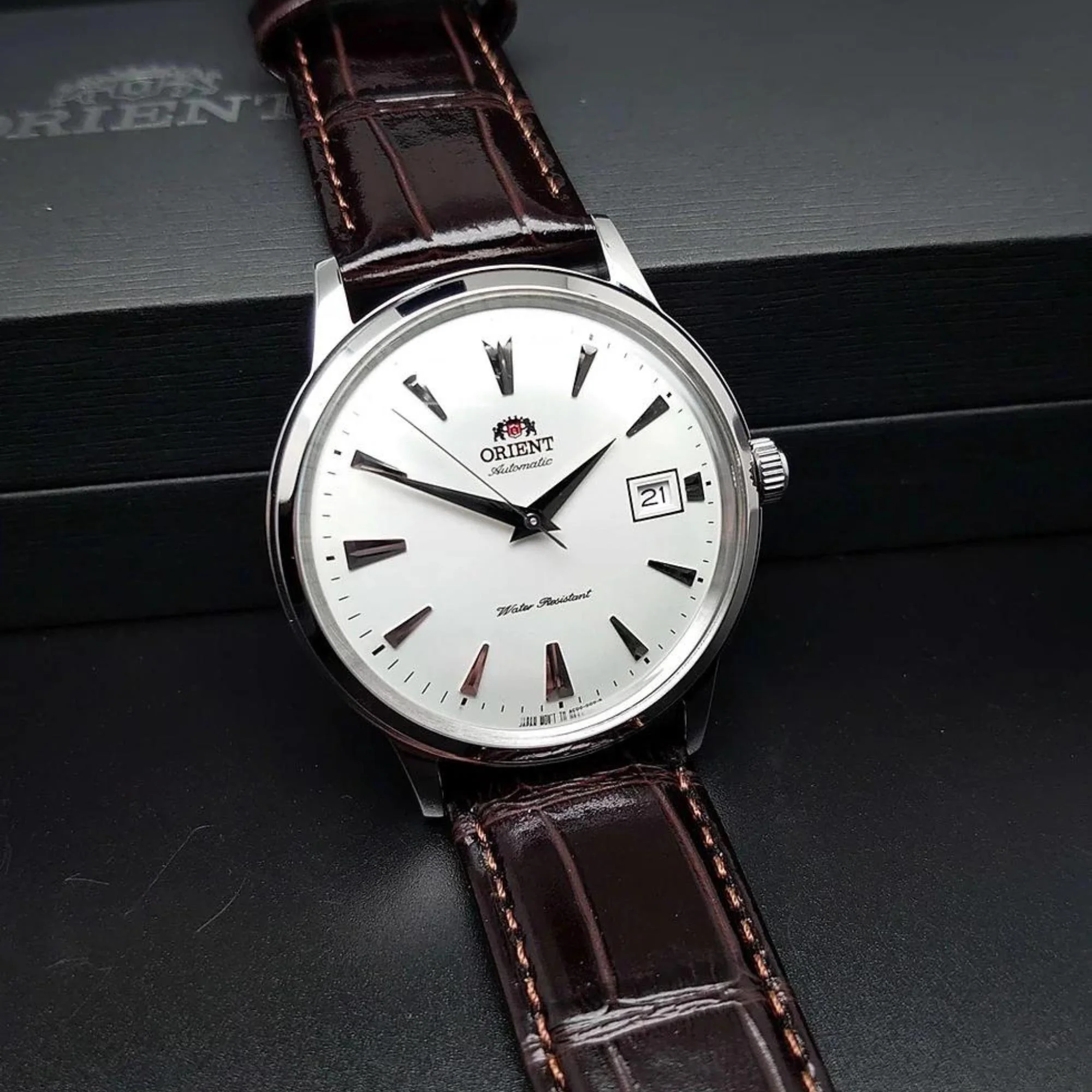 Orient Bambino Version 1 Classic Vintage Style Automatic White Dial Leather Strap Unisex Dress Watch FAC00005W0 - Image 5