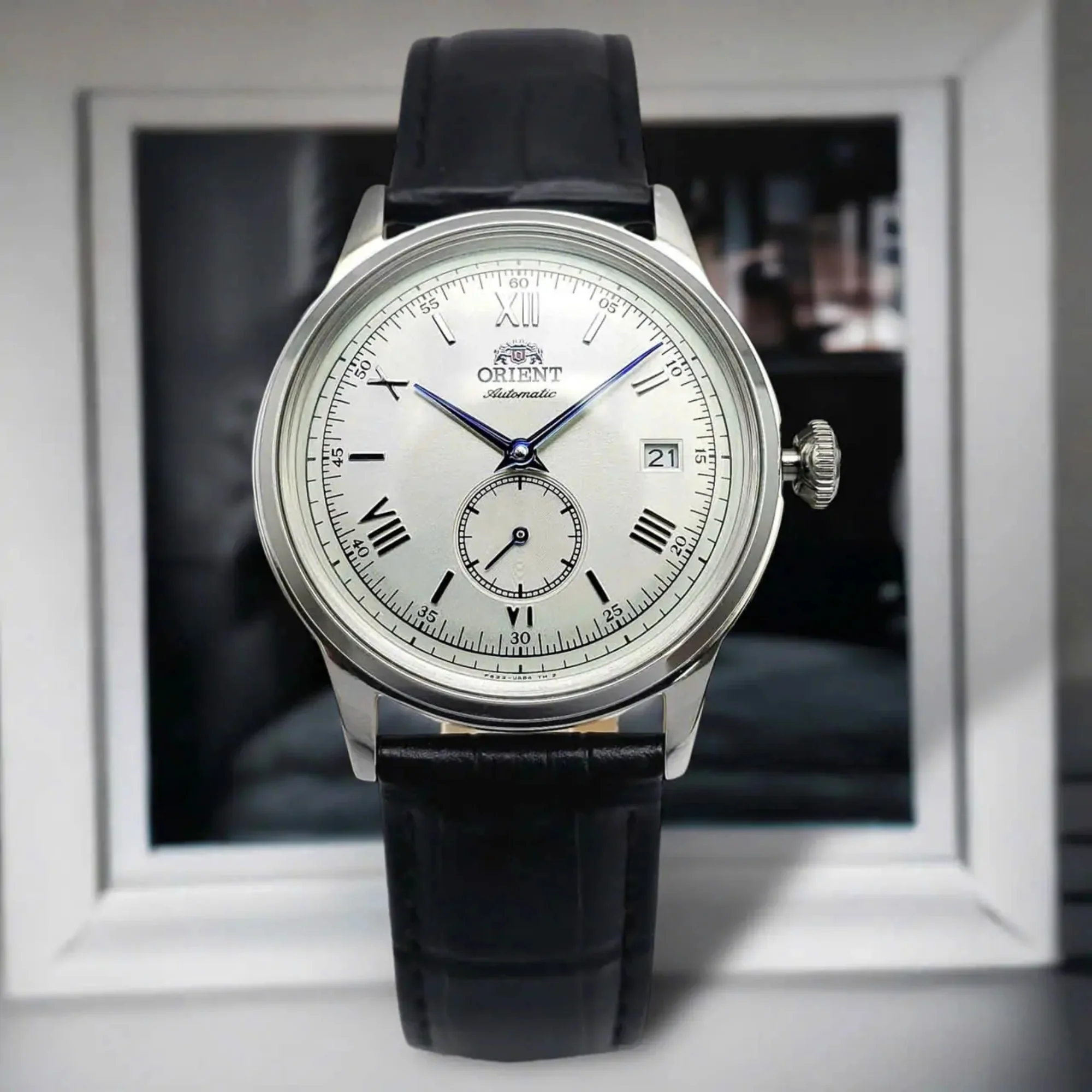Orient Bambino Version 2 Small Seconds White Dial Leather Strap Men's Dress Watch RA-AP0104S30B - Image 9