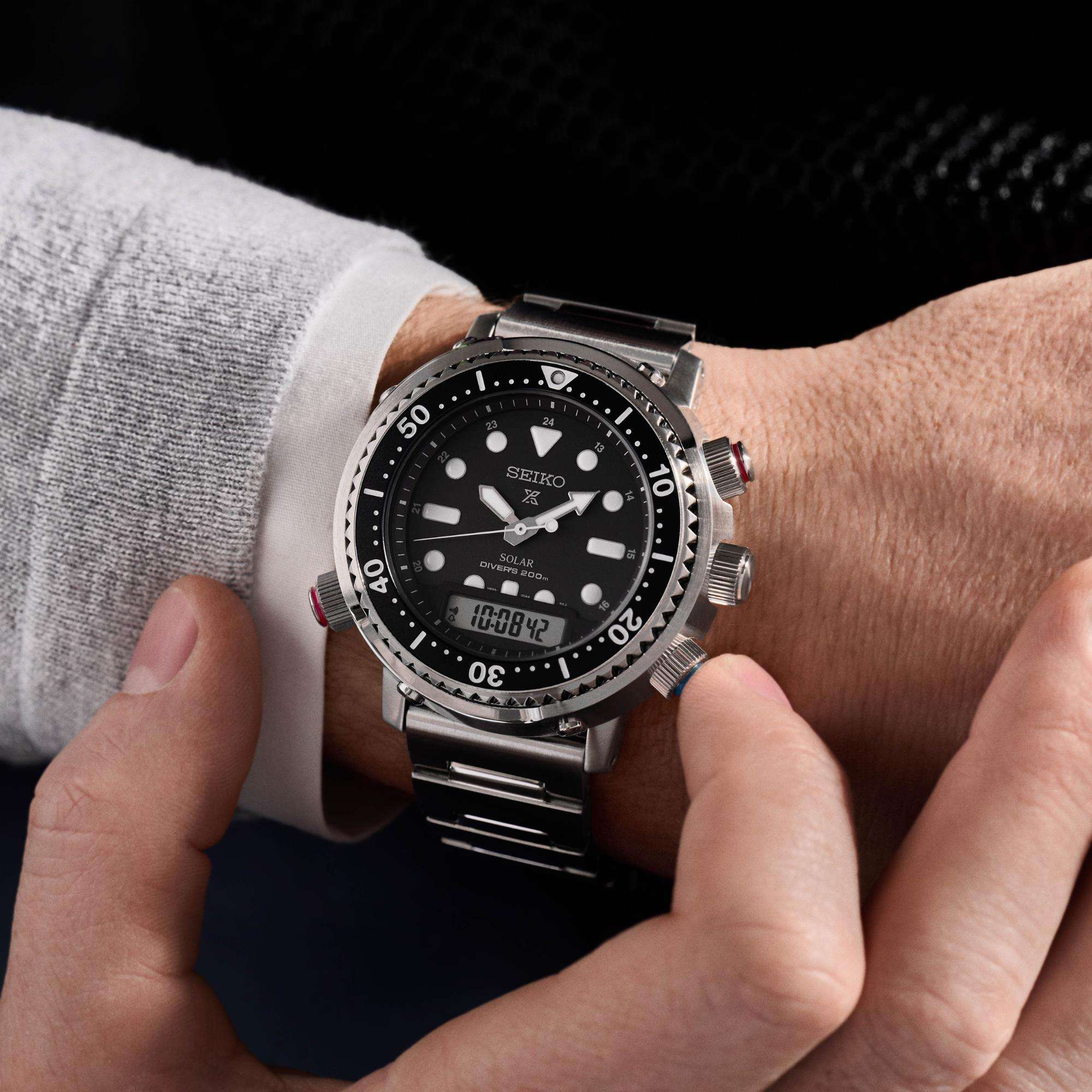 Seiko Prospex Solar Arnie Hybrid Divers 40th Anniversary Automatic Black Dial Stainless Steel Bracelet SNJ033P1 - Image 4