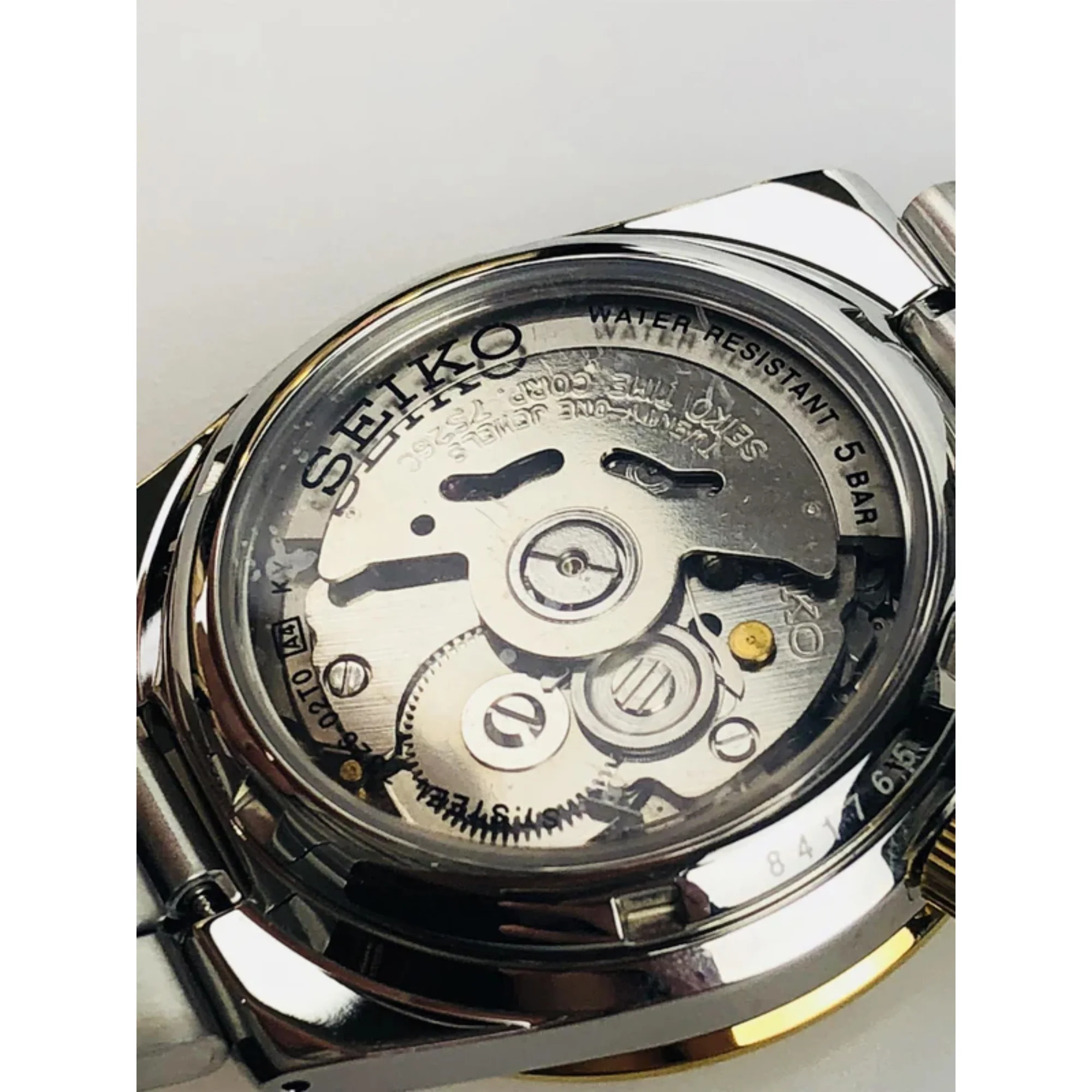 Seiko 5 Automatic White Dial Two Tone Gold/Silver Stainless Steel Men's Watch SNKE04K1 - Image 7