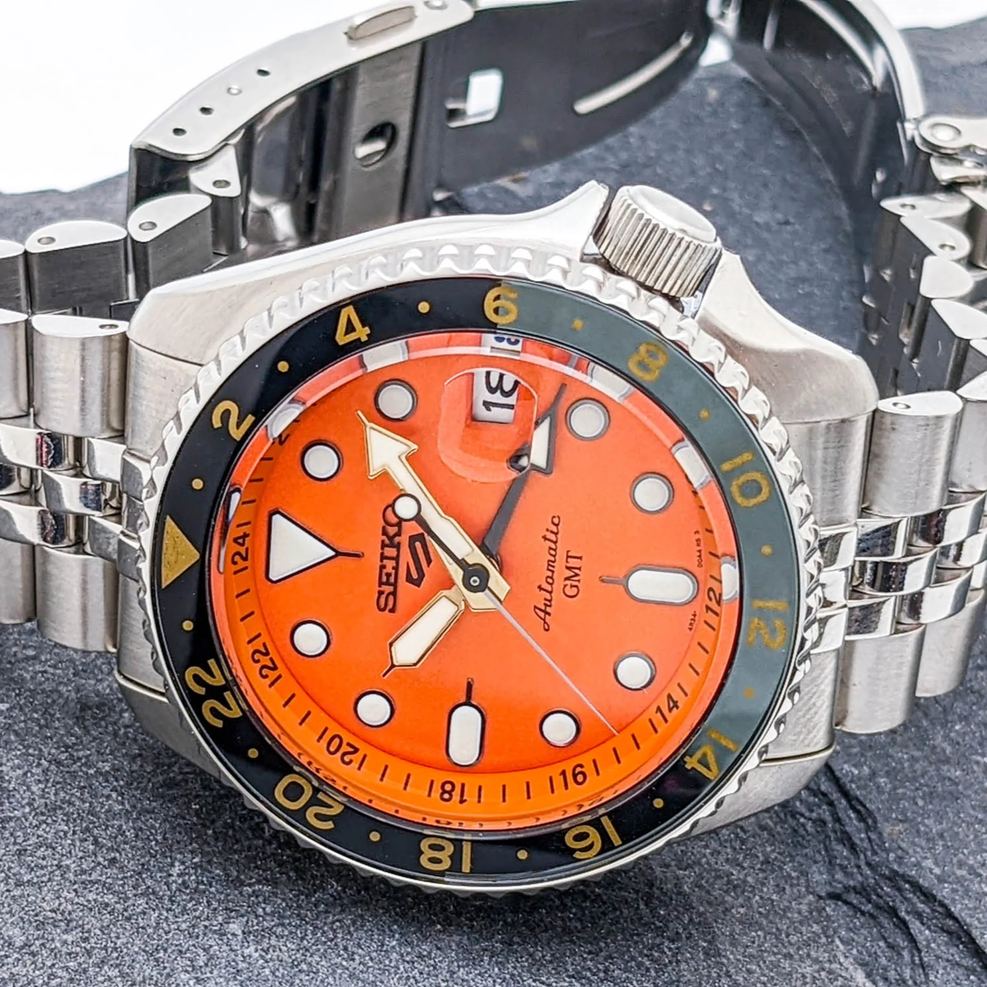 Seiko 5 Sports GMT WatchNation Exclusive 'Mikan Orange Dial SKX Re-Interpretation Men's Watch SSK005K1 - Image 7