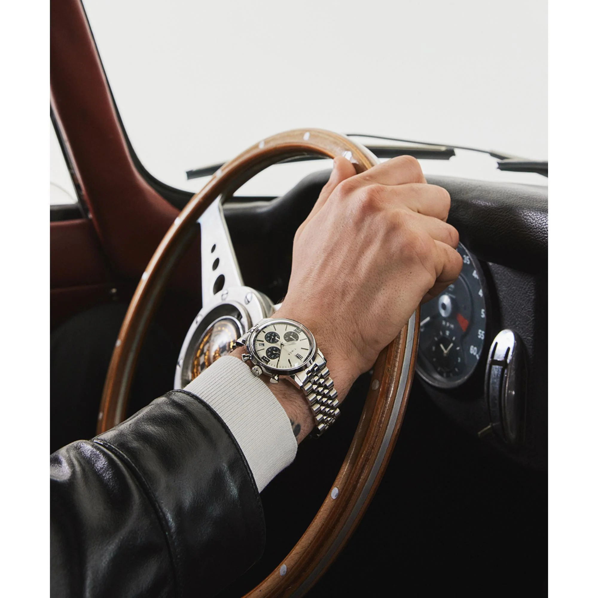Timex Marlin Quartz Chronograph Silver Dial Stainless Steel Bracelet Men’s Watch TW2W10400 - Image 17