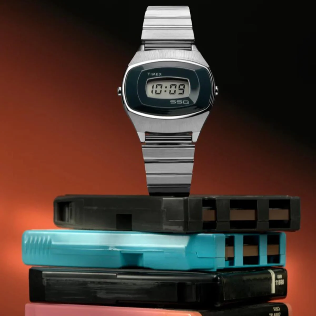 Timex Q 1975 SSQ Reissue Digital Steel Strap Unisex Watch TW2Y06100 - Image 8