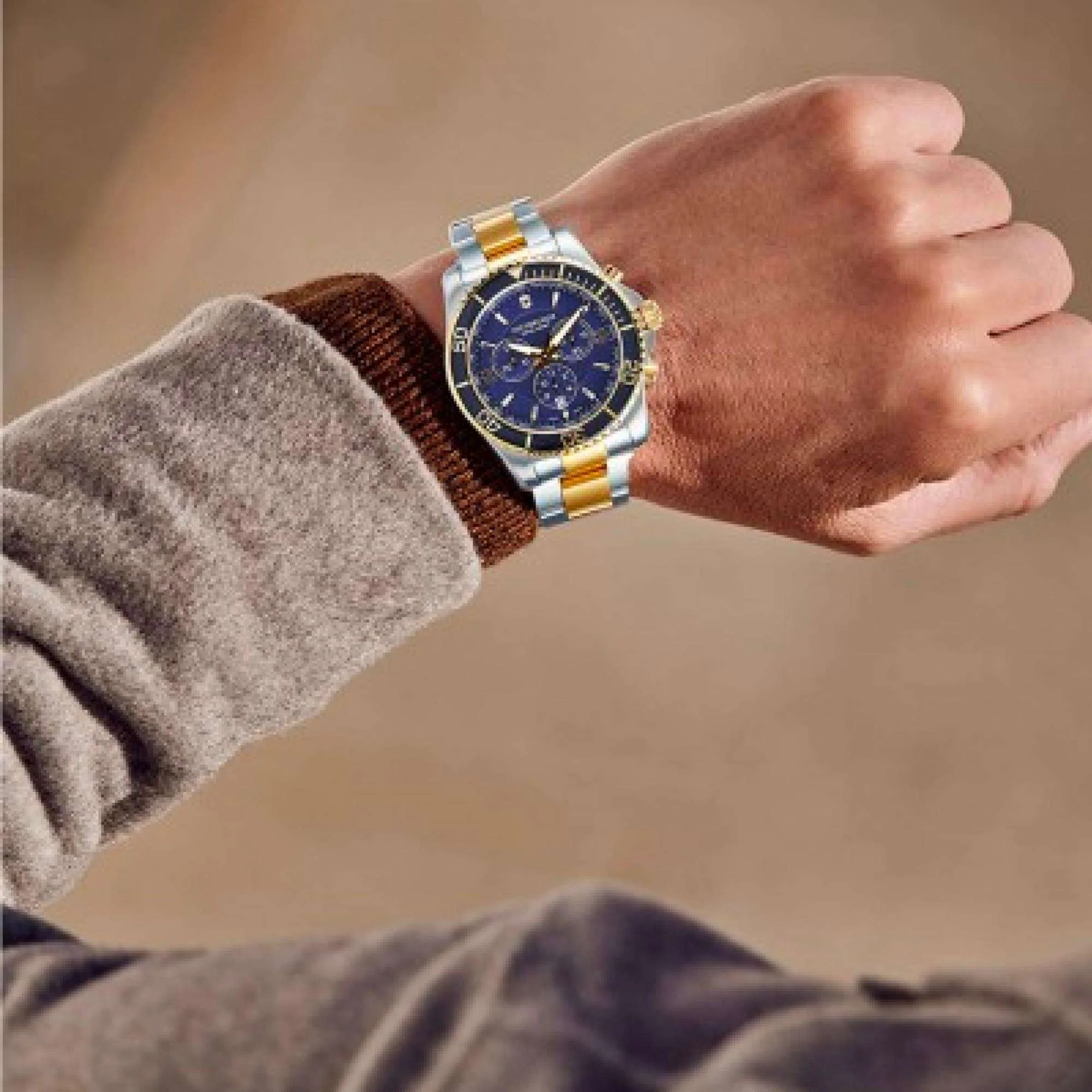 Victorinox Maverick Large Quartz Blue Dial Steel Strap Watch 241789 - Image 4