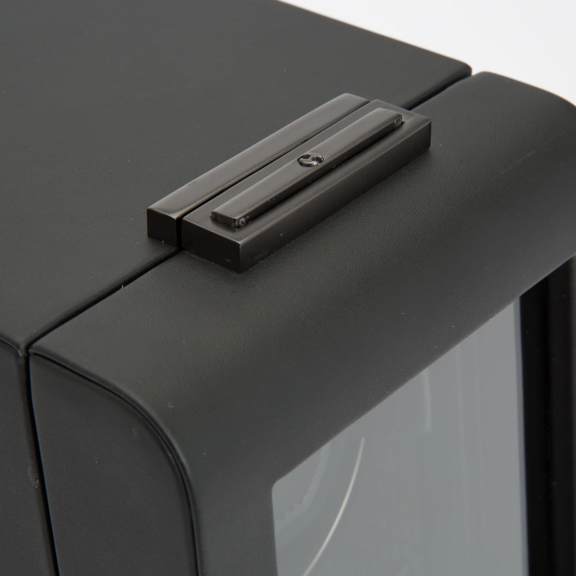 WOLF Axis Black Single Watch Winder 469103 - Image 3